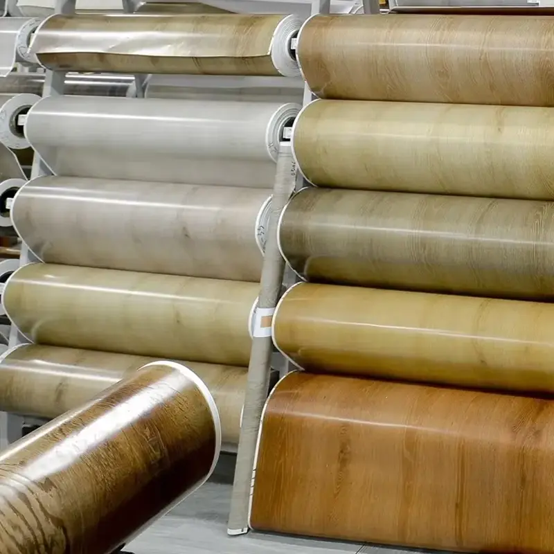 Farebné dekoračné PVC fólie na laminovanie na WPC podlahách: Prečo sú pre vašu podlahu takou zmenou hry